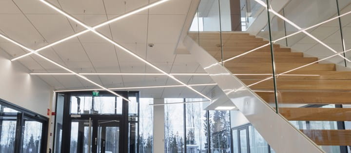 Yrityksen aulatilan valaistus