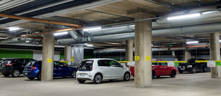 Parkkihallin valaistus