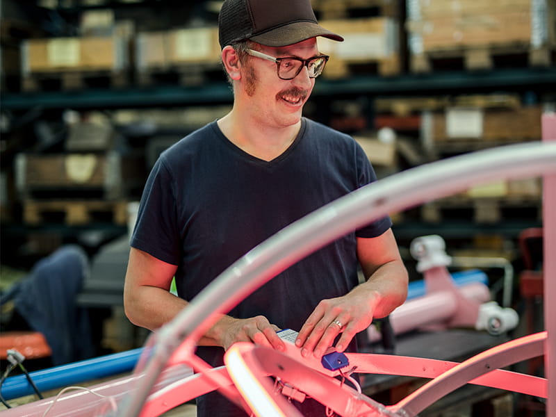 Erik Olsson under arbejdet med belysning af Kantarellen i Vetlanda.