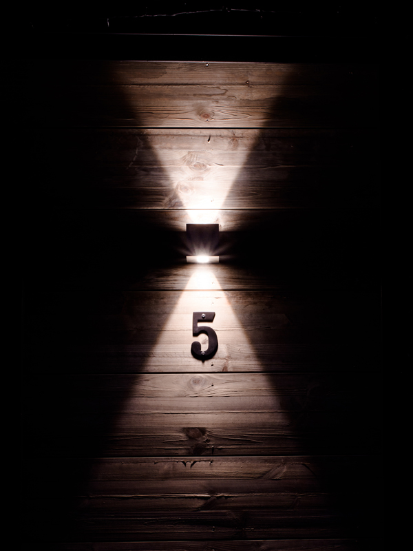 Valaisin julkisivuvalaistukseen