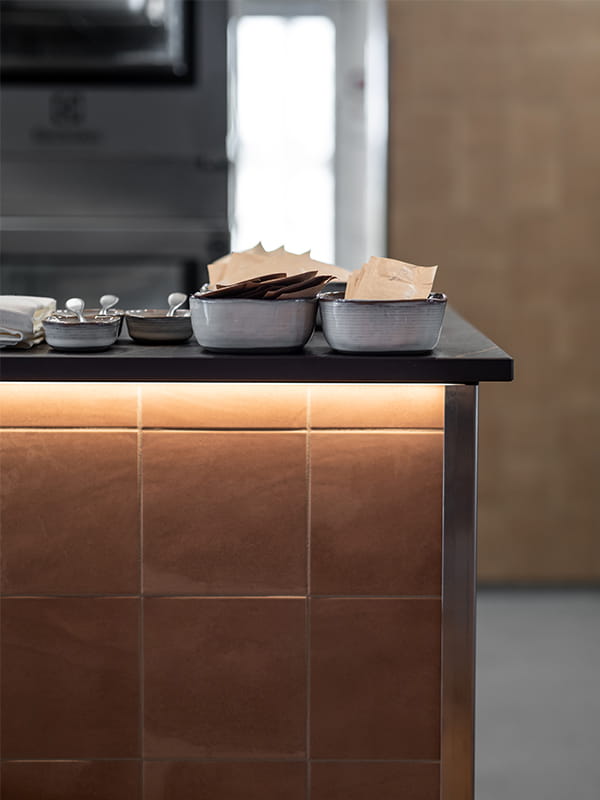 Baaritiskin valaistus