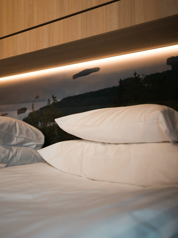 LED-nauha epäsuora valo makuuhuone