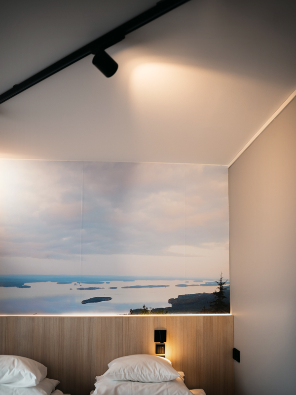 Hotellihuoneen valaistus kiskovalaisimet