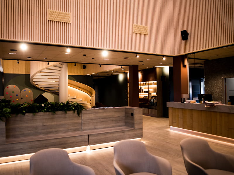 Hotellin aula valaistus