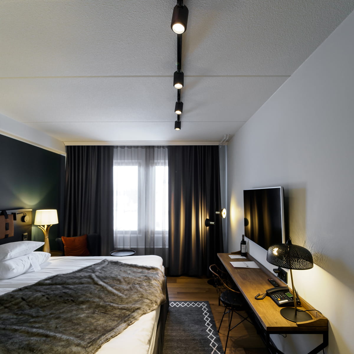 hotellin-valaistus-kiskovalaisimet-1