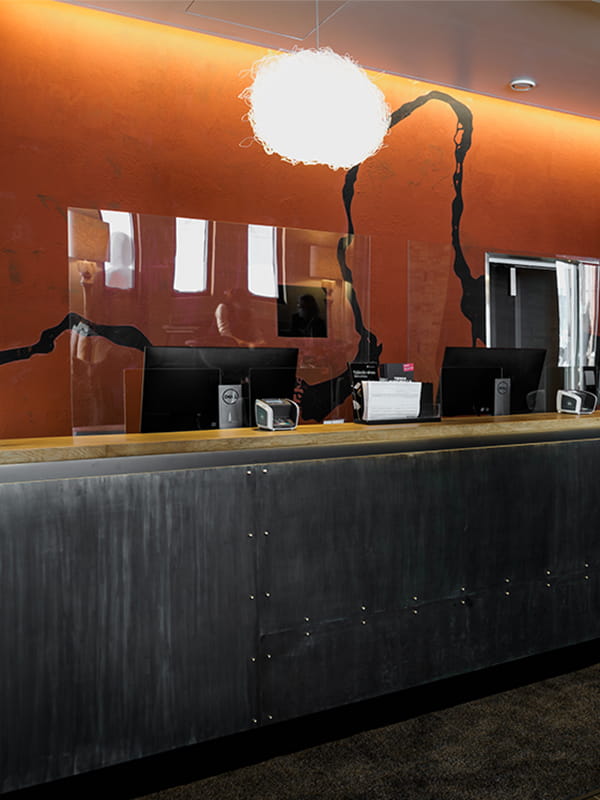 Tiskin valaistus epäsuora valo