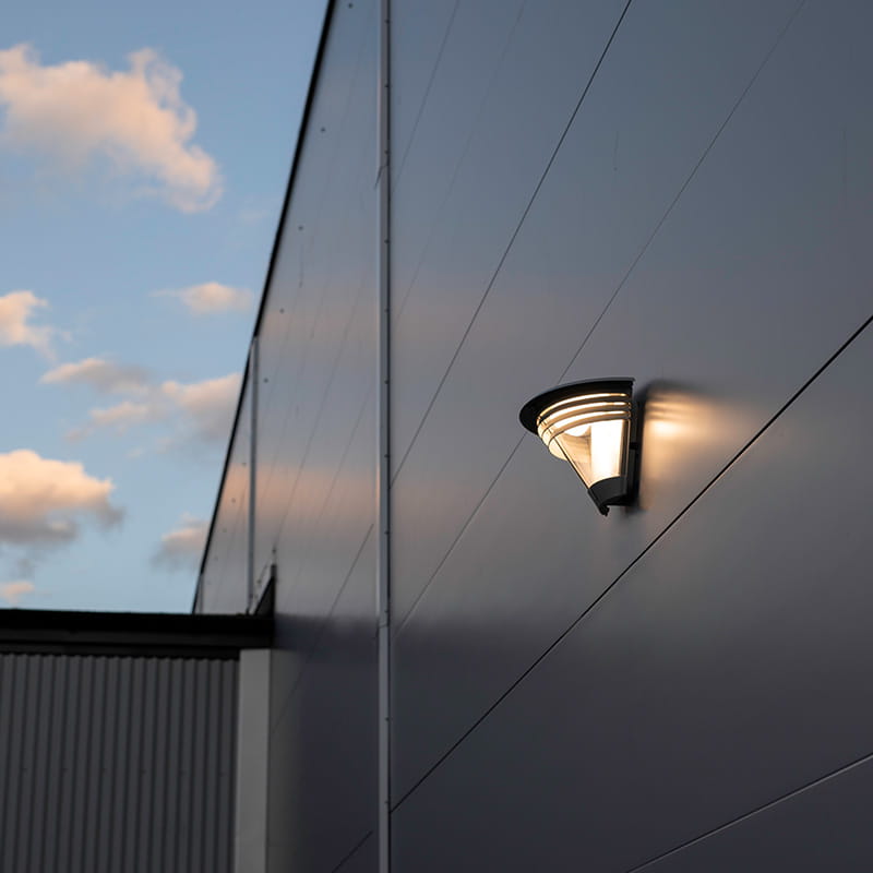 Hallin ulkoseinävalaisin