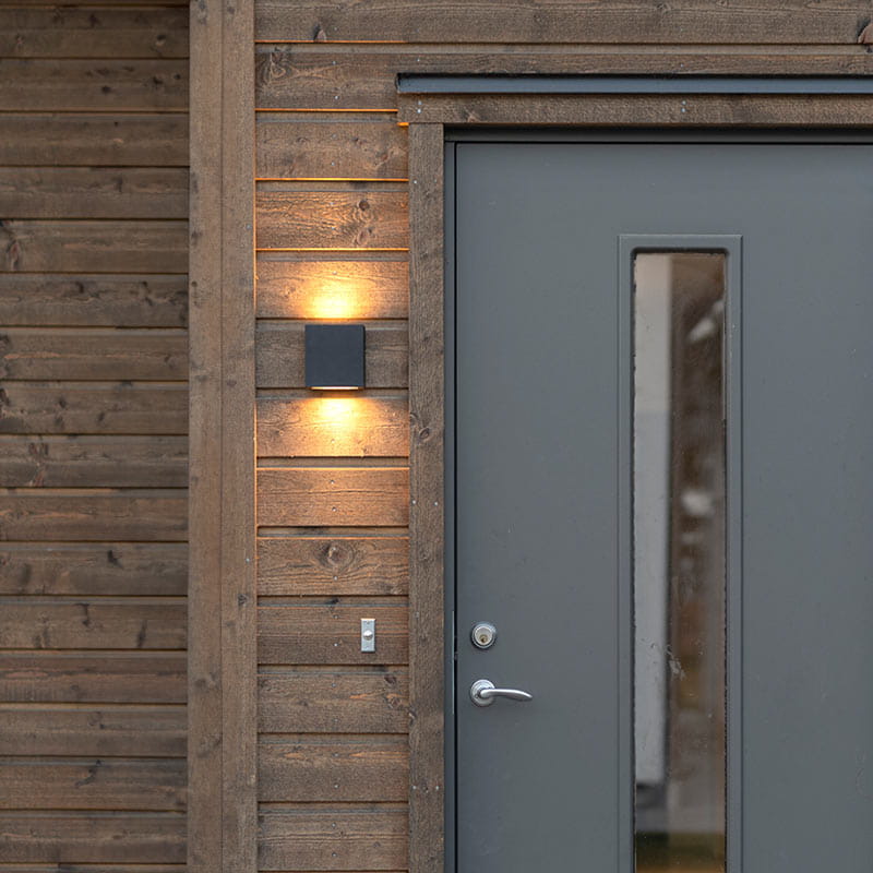 Moderni seinävalaisin ulos