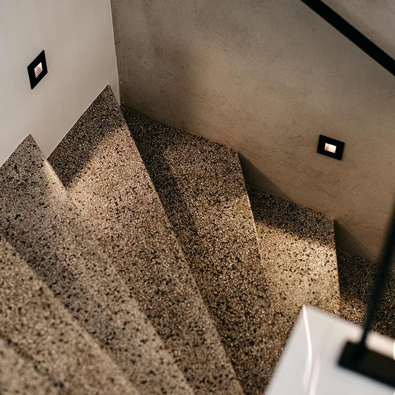 Seinävalaisimet portaisiin