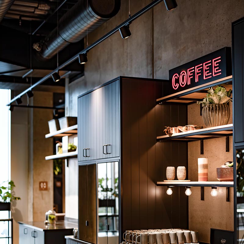 Hotellin kahvilan valaisu