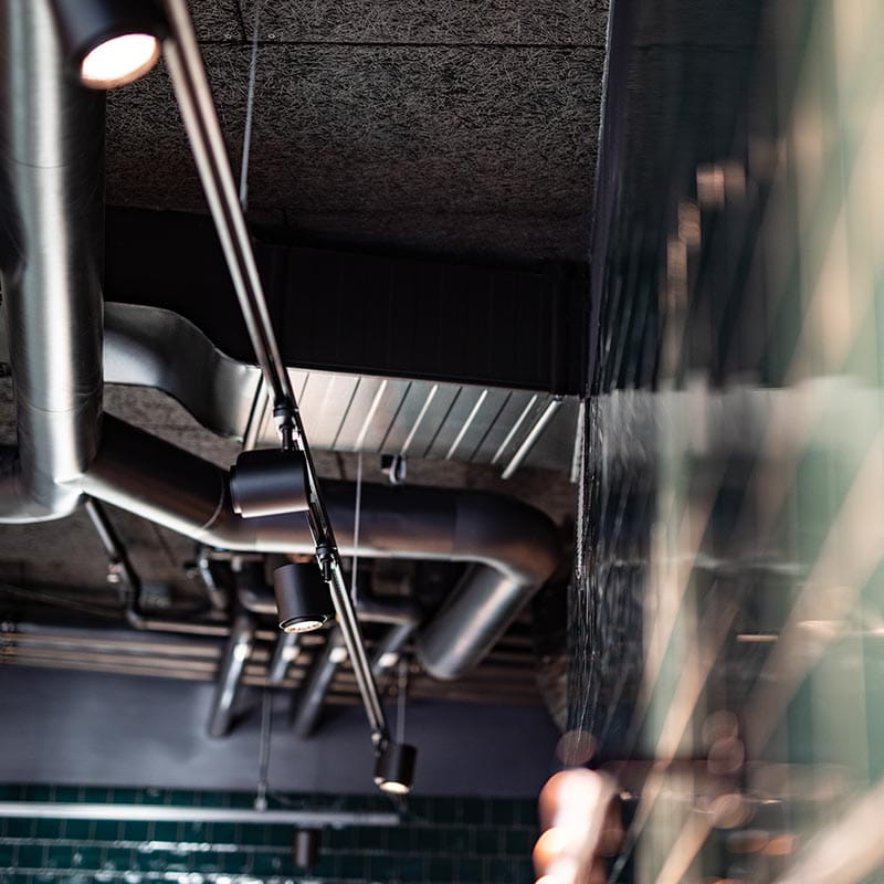 Kiskoon asennettujen kohdevalaisimien asentoa on helppo muuttaa