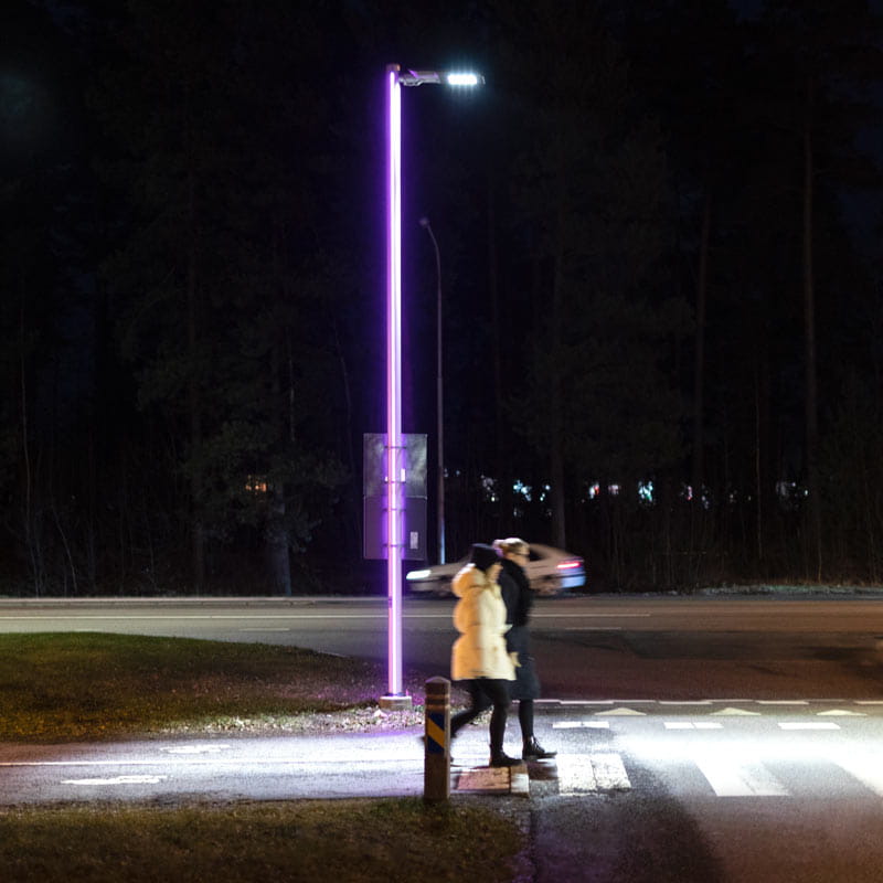 Ulkotiloihin voi lisätä erilaisia valaistusratkaisuja kuten LED-nauhan erikoisiin kohteisiin.