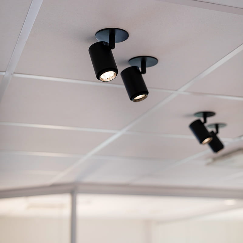 Kohdevaloilla valaistus saadaan juuri oikeaan kohtaan toimistoa