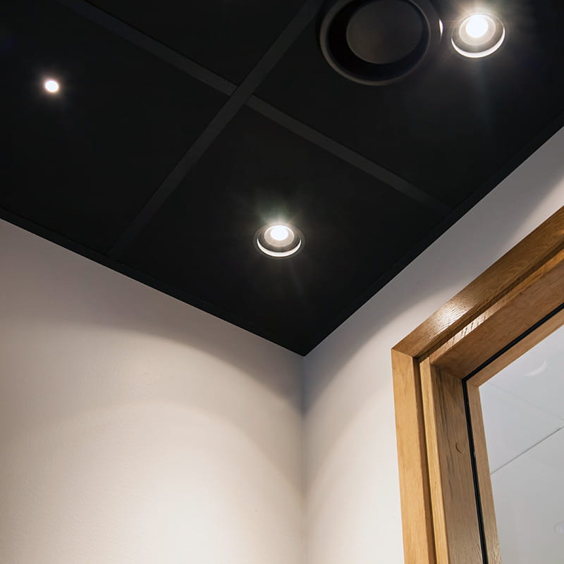 Upotettavat LED-valot toimiston valaistukseen