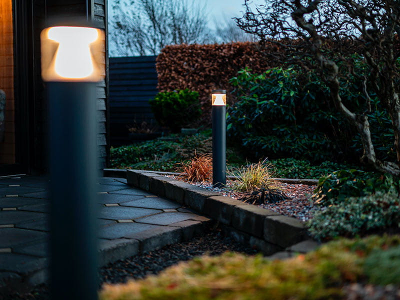 Pihan kulkureittien valaiseminen ohjaa kulkijaa