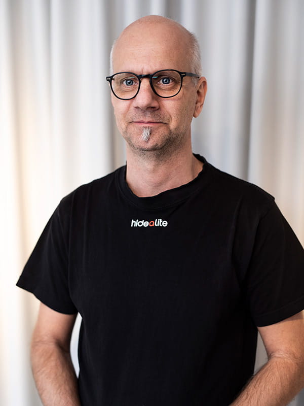 Hidealite. Ingolf Carlsson. Warehouse employee.