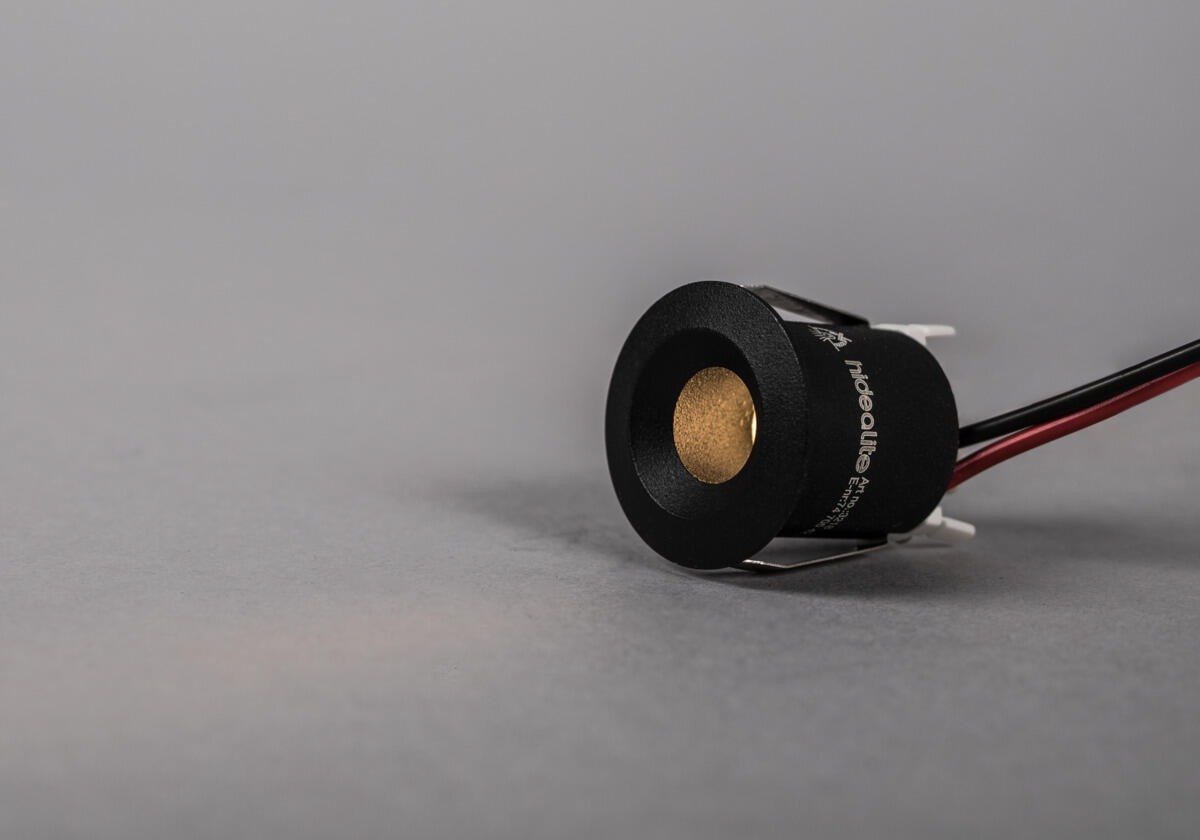 Core Smart 15&#176; Musta 2700K