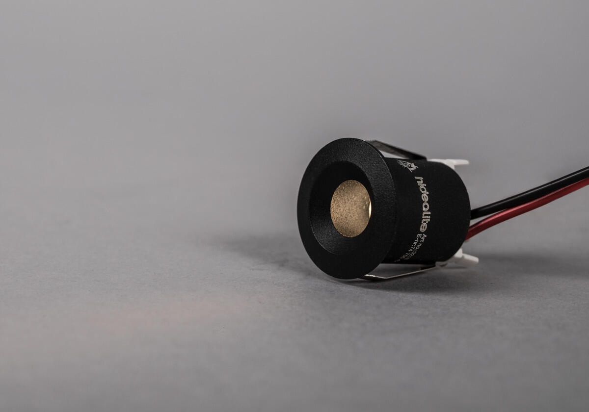 Core Smart 15&#176; Musta 3000K