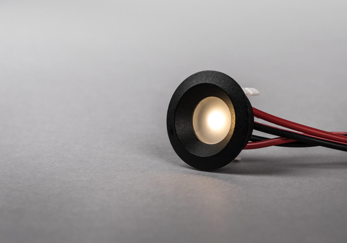 Core Smart 120&#176; Musta 2700K