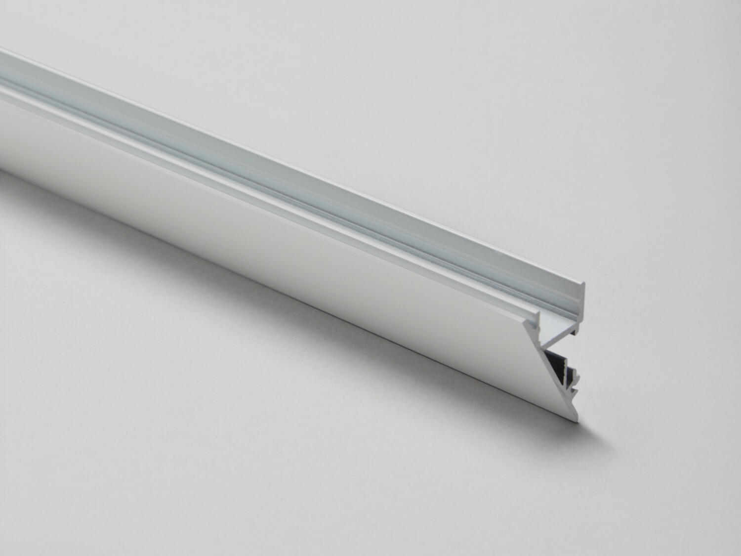 Profile Wedge White 2m